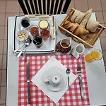 Des Vosges Отель